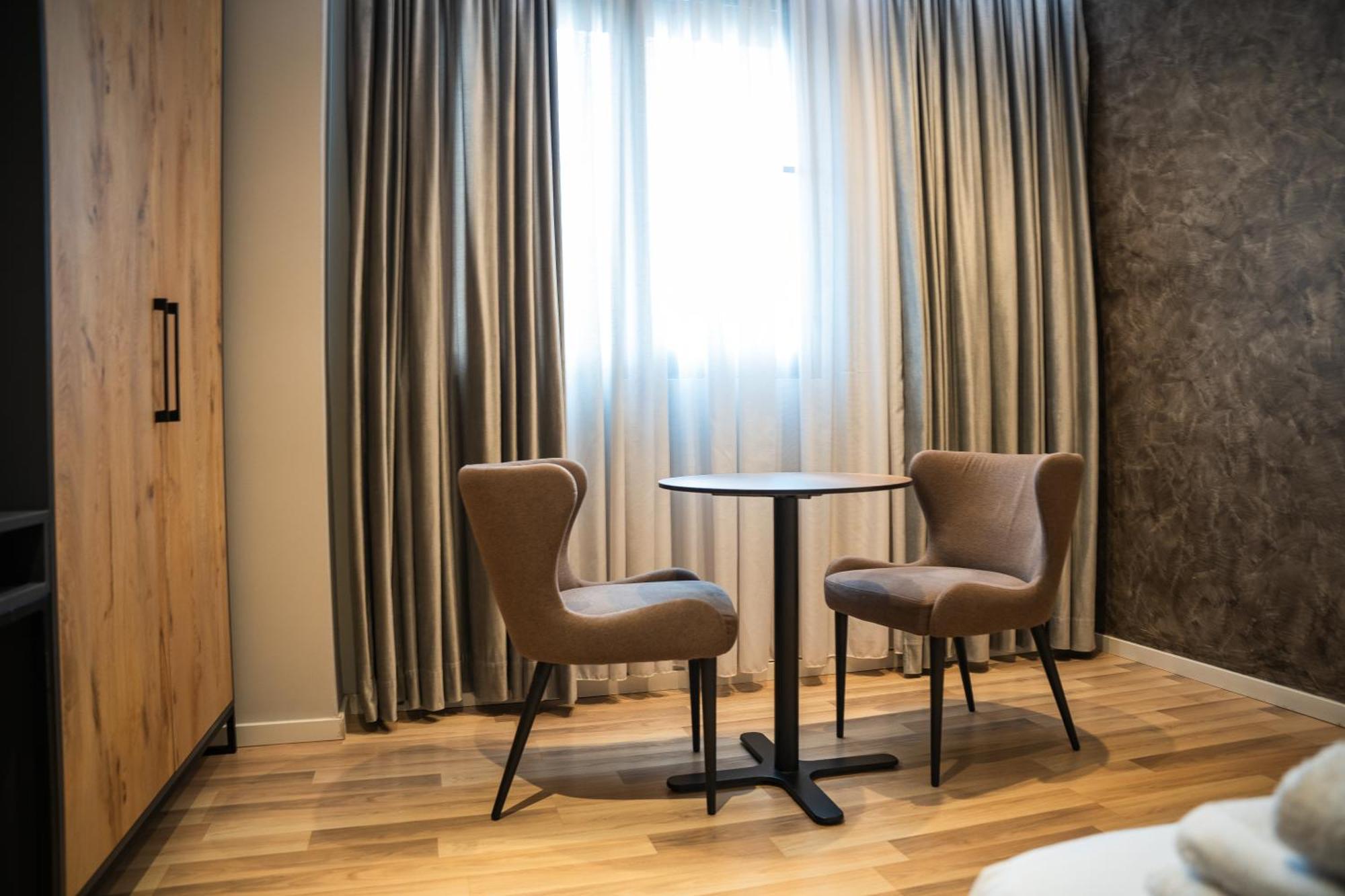 Center Boutique Hotel 티라나 외부 사진