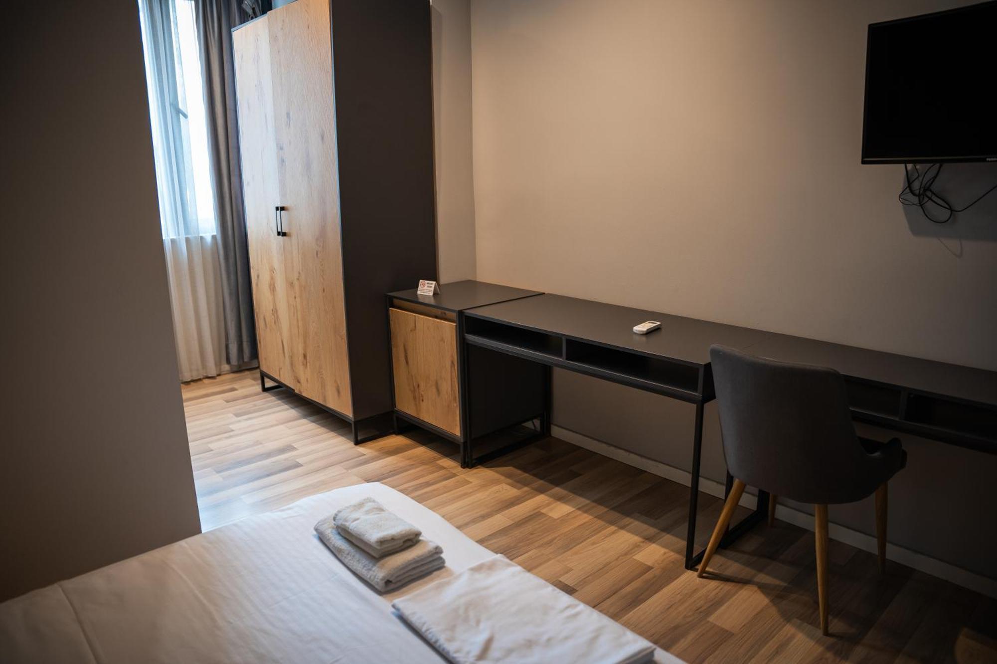 Center Boutique Hotel 티라나 외부 사진