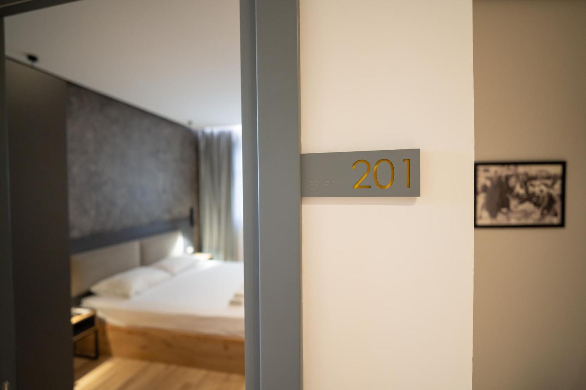 Center Boutique Hotel 티라나 외부 사진