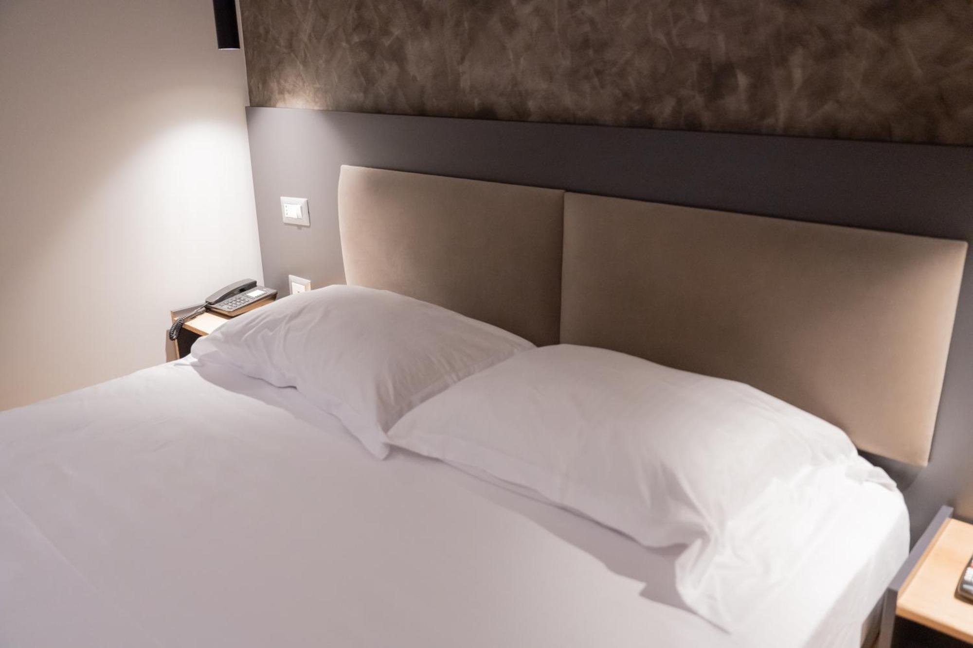 Center Boutique Hotel 티라나 외부 사진