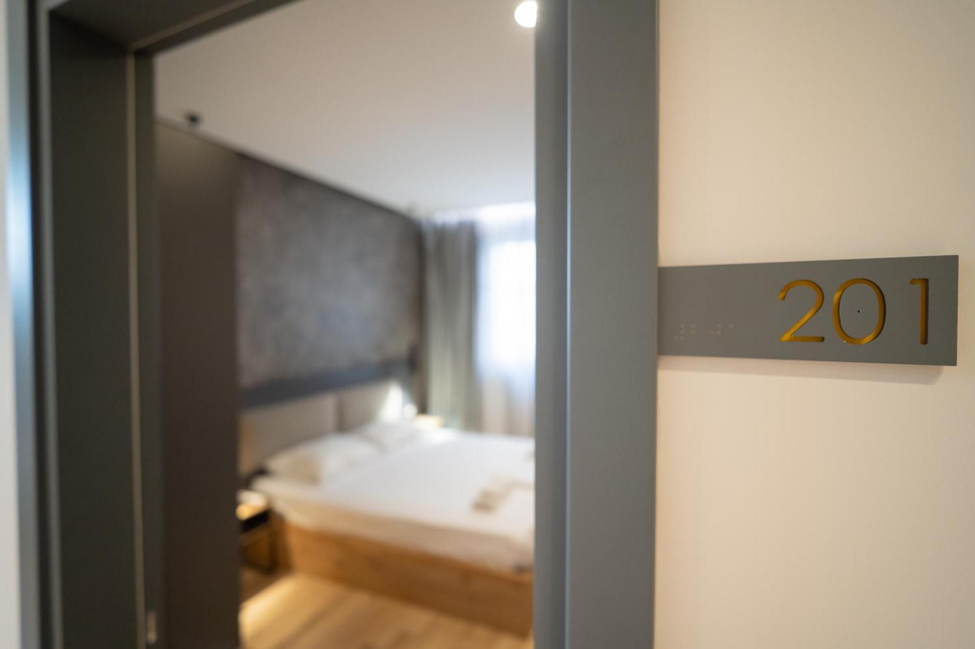 Center Boutique Hotel 티라나 외부 사진
