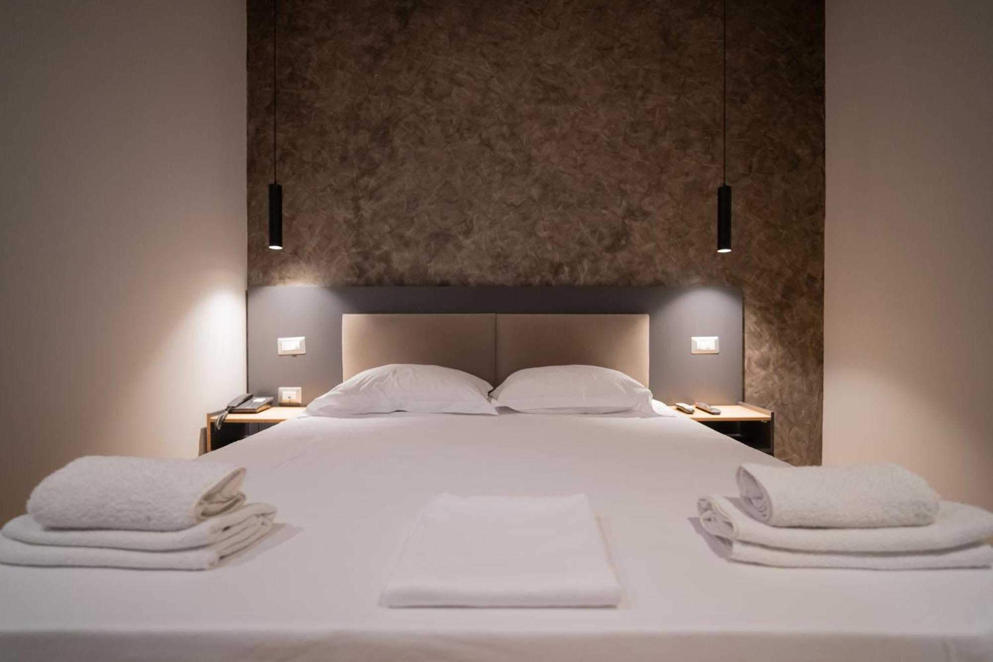 Center Boutique Hotel 티라나 외부 사진