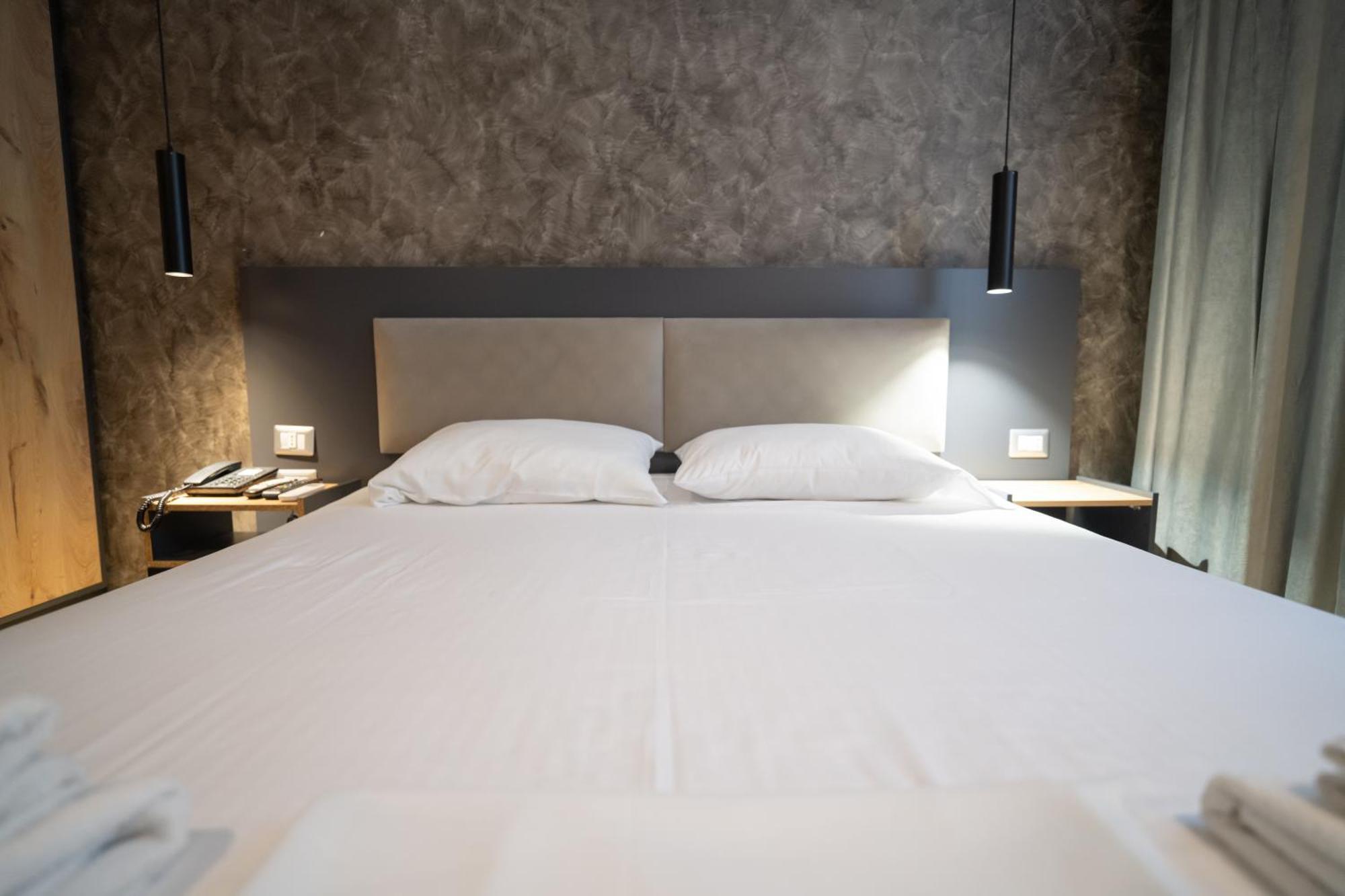 Center Boutique Hotel 티라나 외부 사진