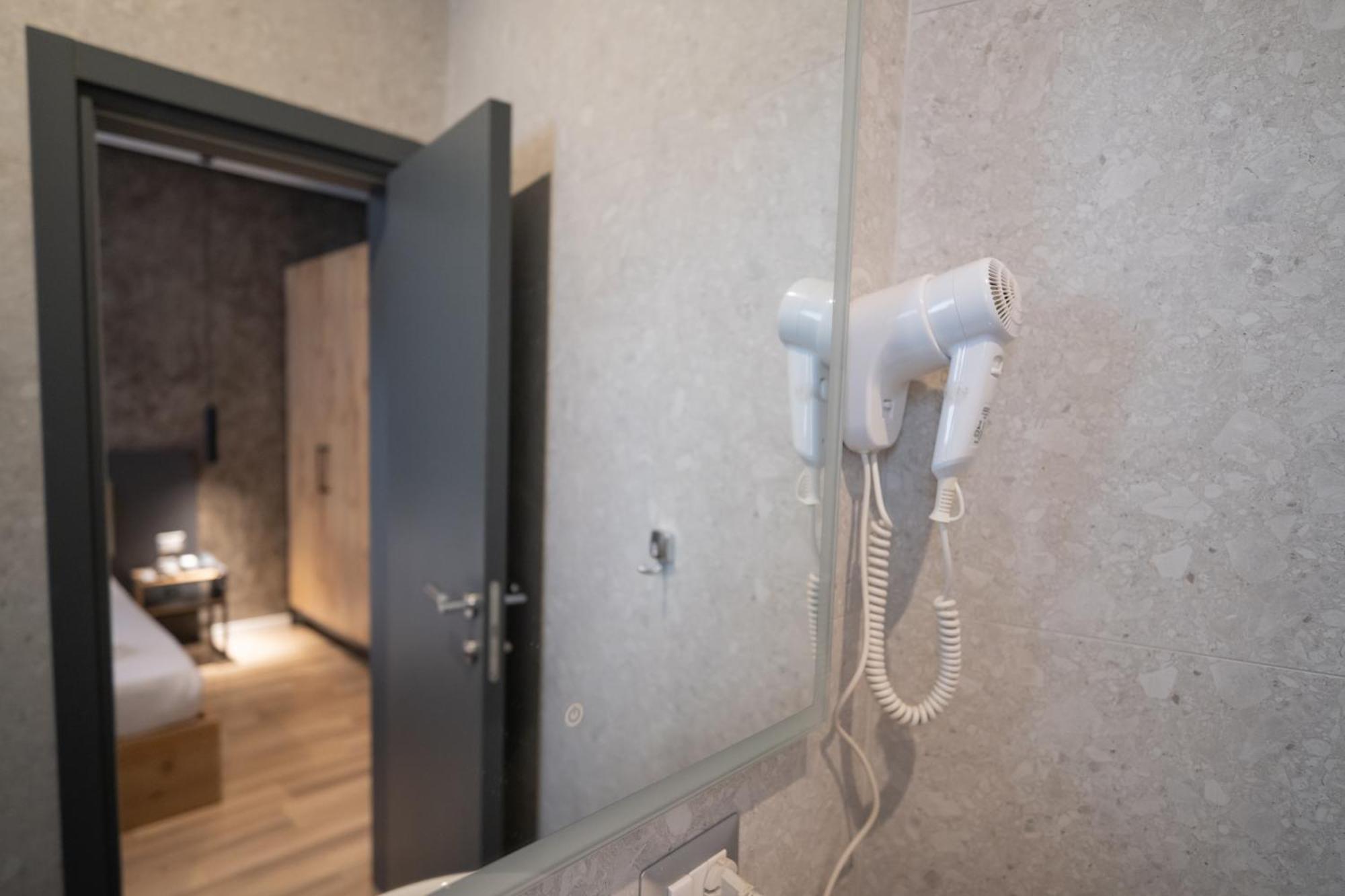 Center Boutique Hotel 티라나 외부 사진