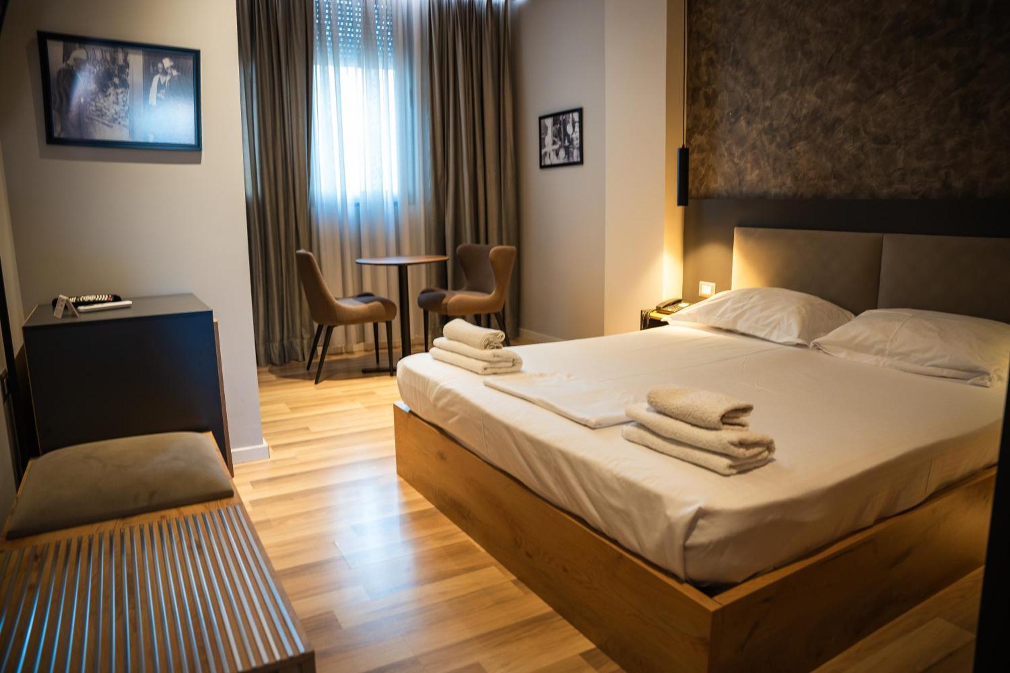 Center Boutique Hotel 티라나 외부 사진