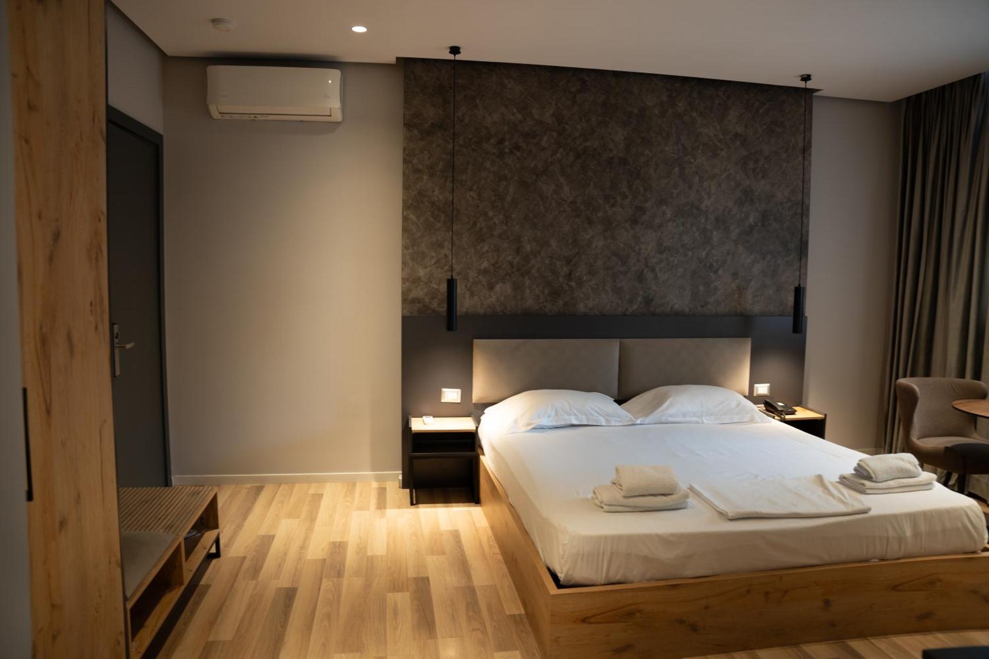 Center Boutique Hotel 티라나 외부 사진
