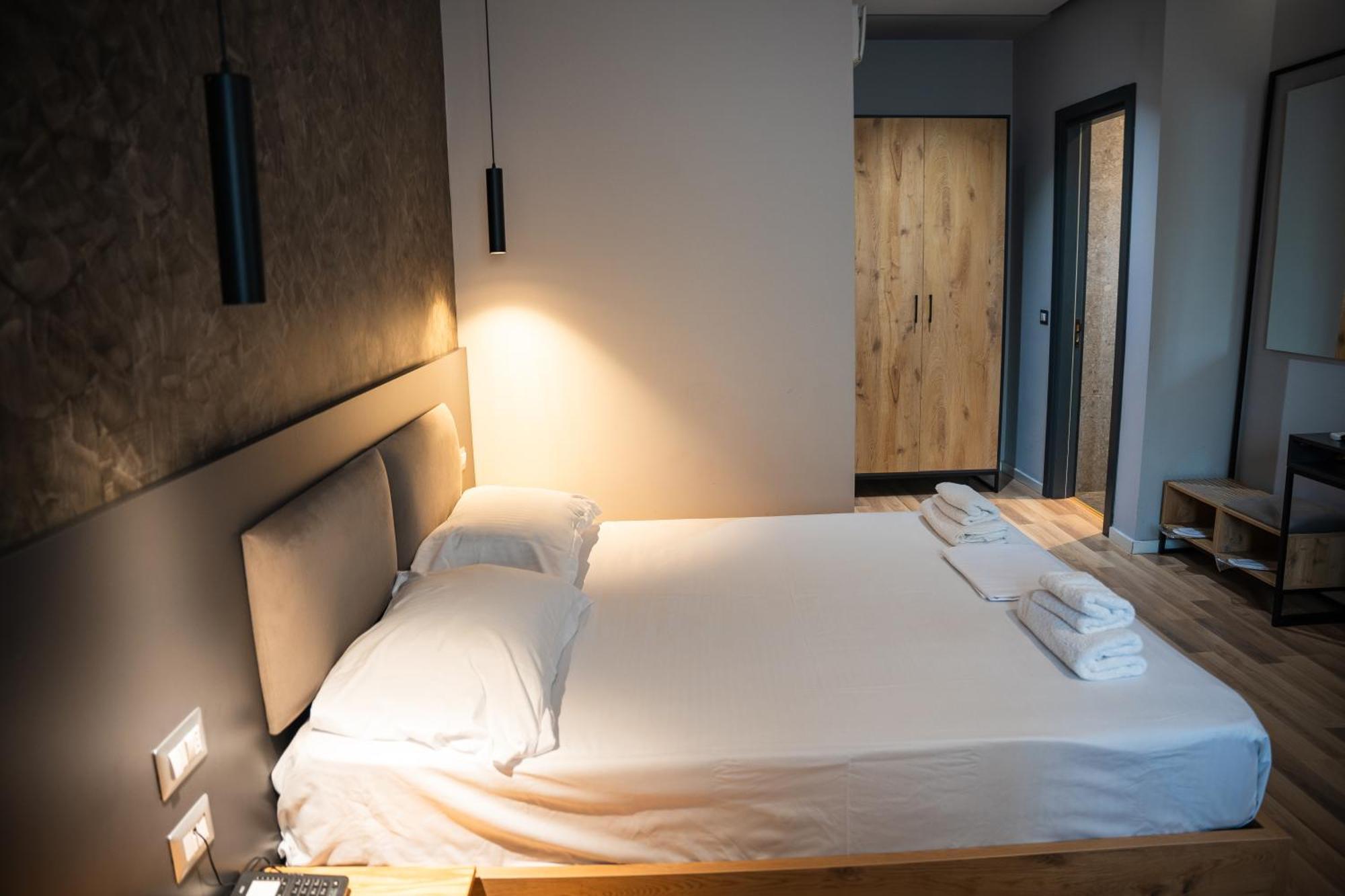 Center Boutique Hotel 티라나 외부 사진