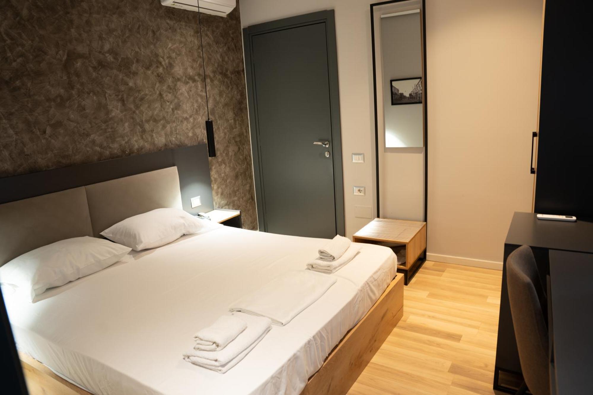 Center Boutique Hotel 티라나 외부 사진