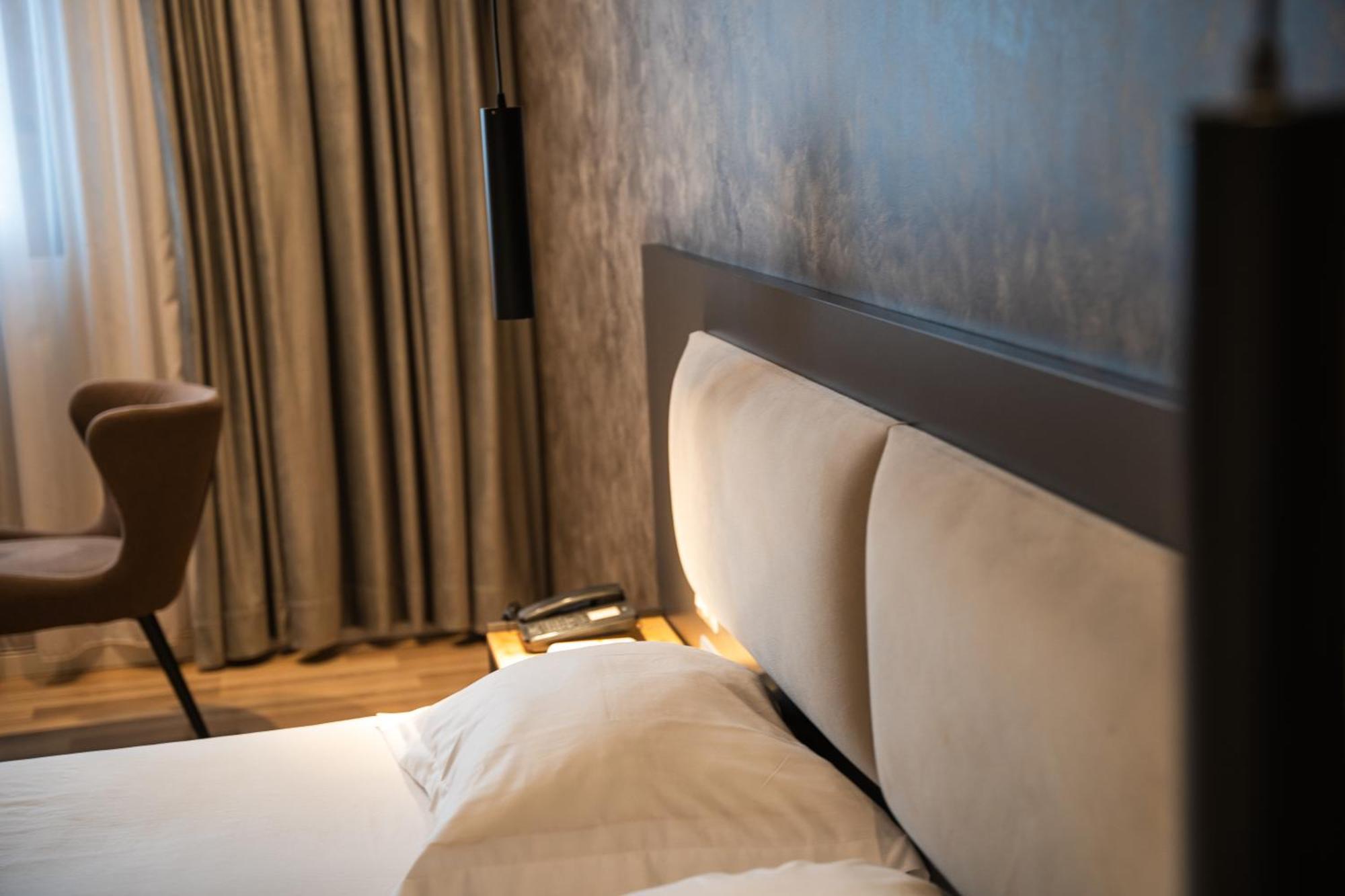 Center Boutique Hotel 티라나 외부 사진