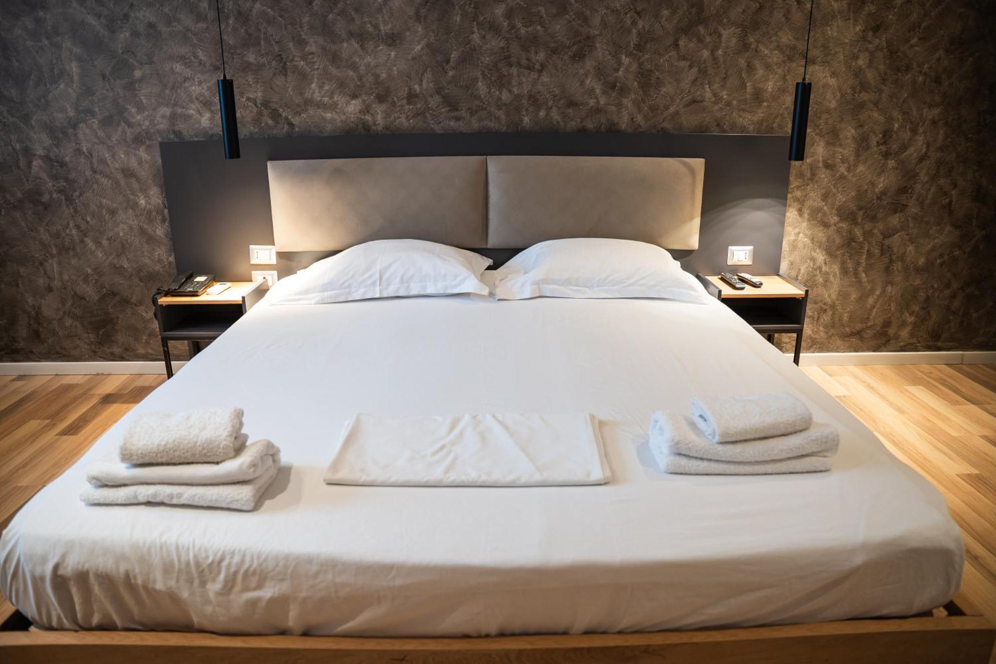 Center Boutique Hotel 티라나 외부 사진