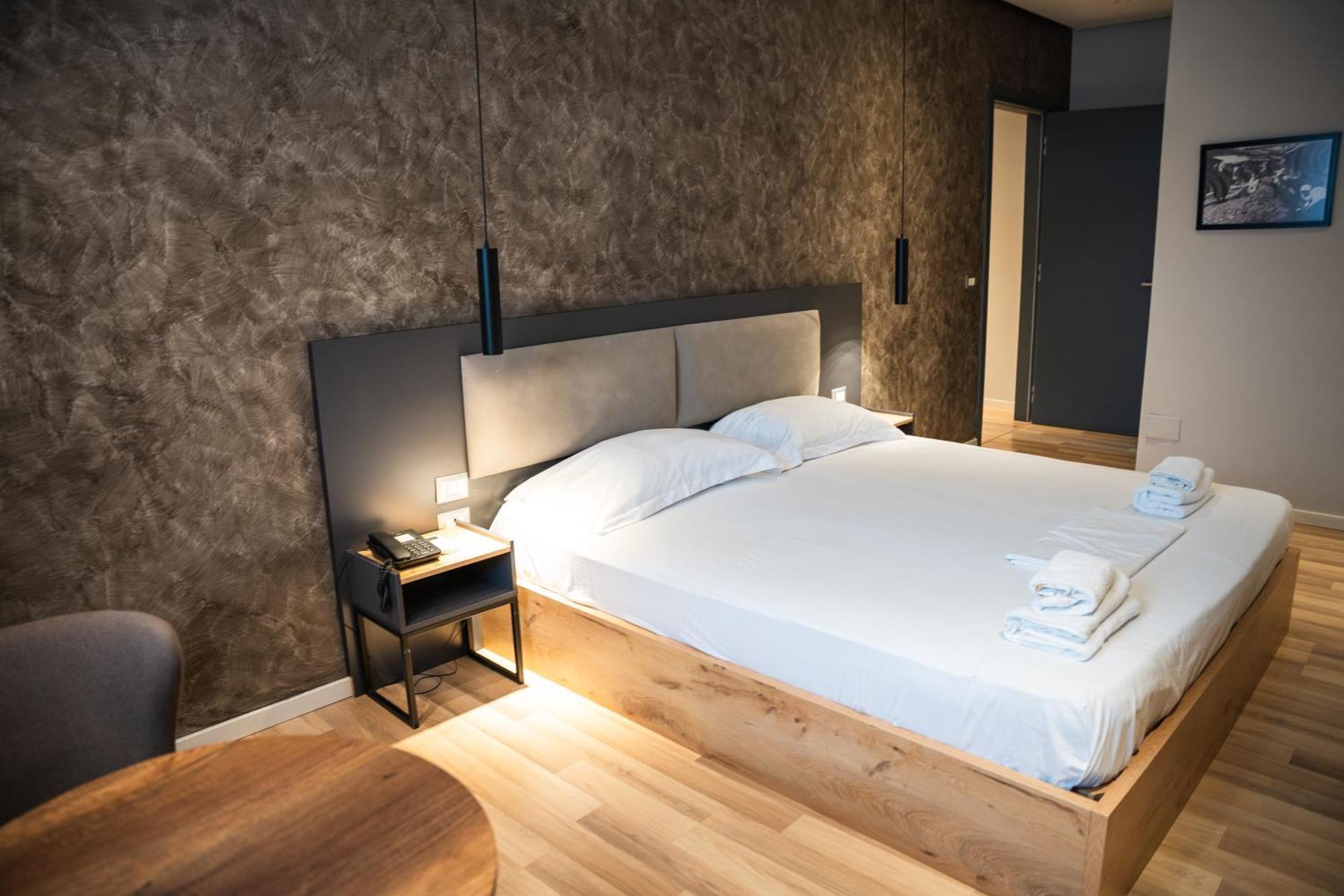 Center Boutique Hotel 티라나 외부 사진