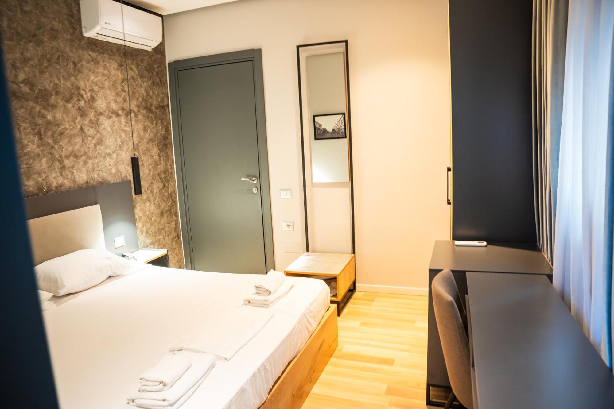 Center Boutique Hotel 티라나 외부 사진