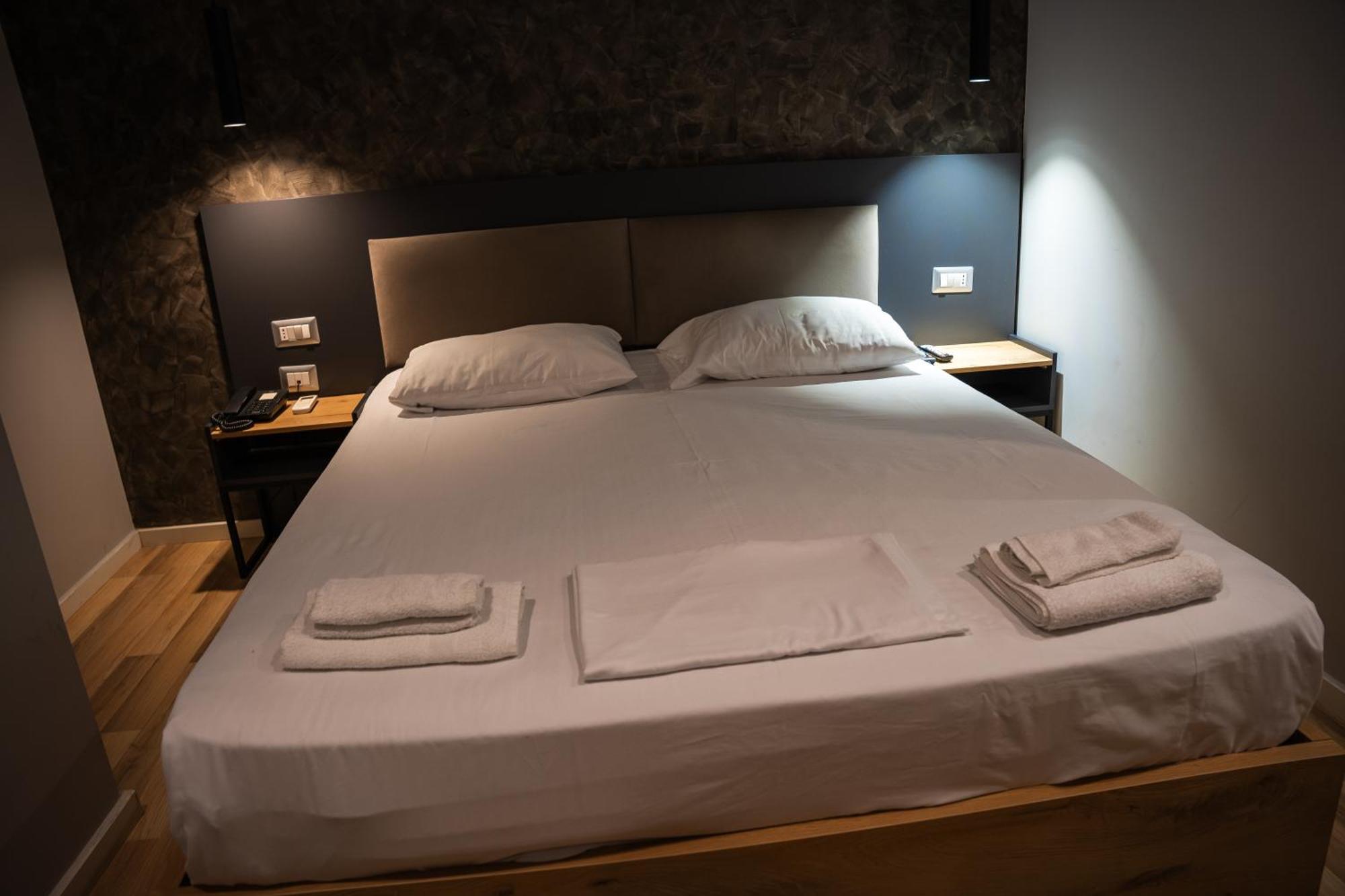 Center Boutique Hotel 티라나 외부 사진