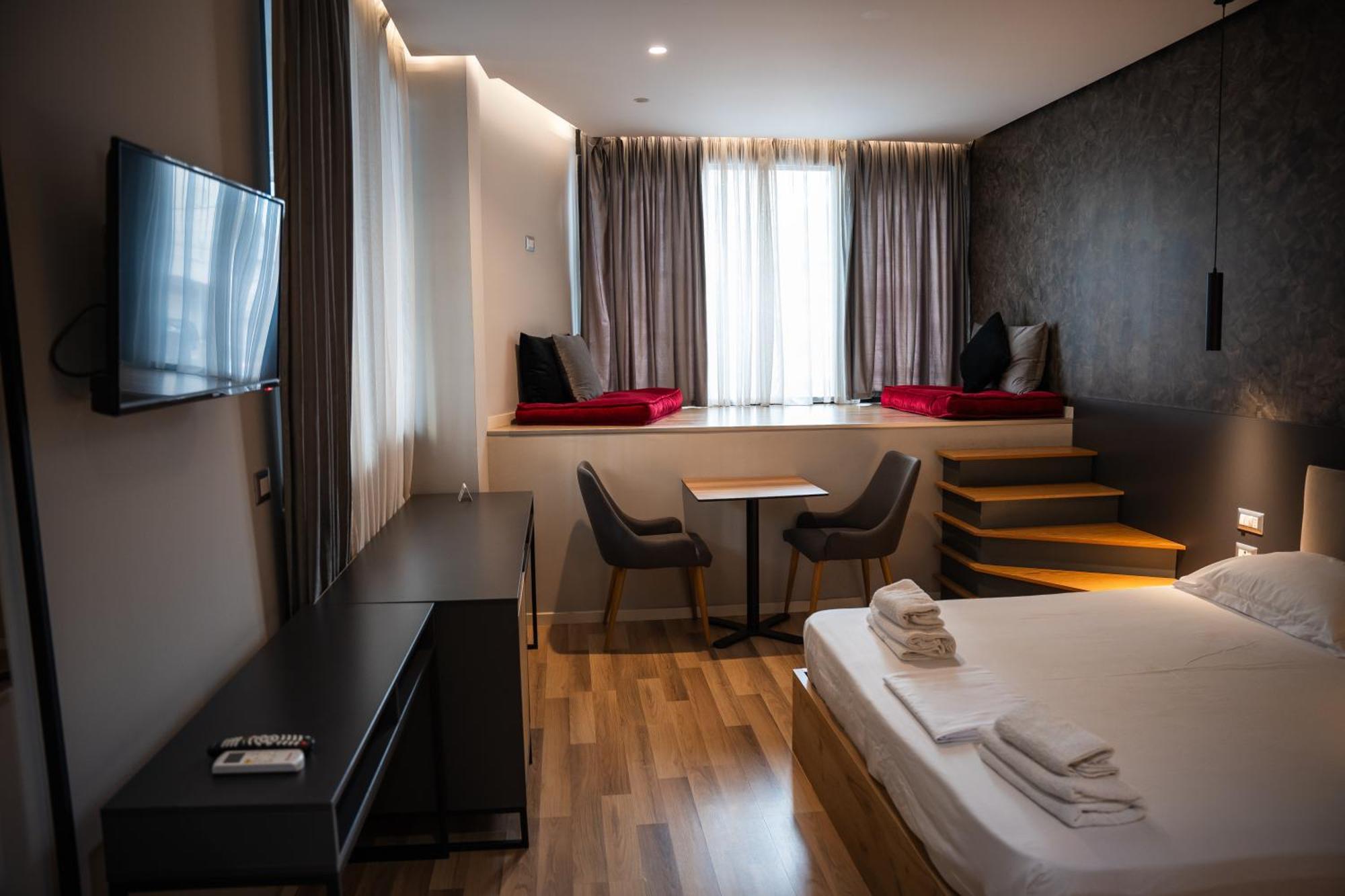 Center Boutique Hotel 티라나 외부 사진