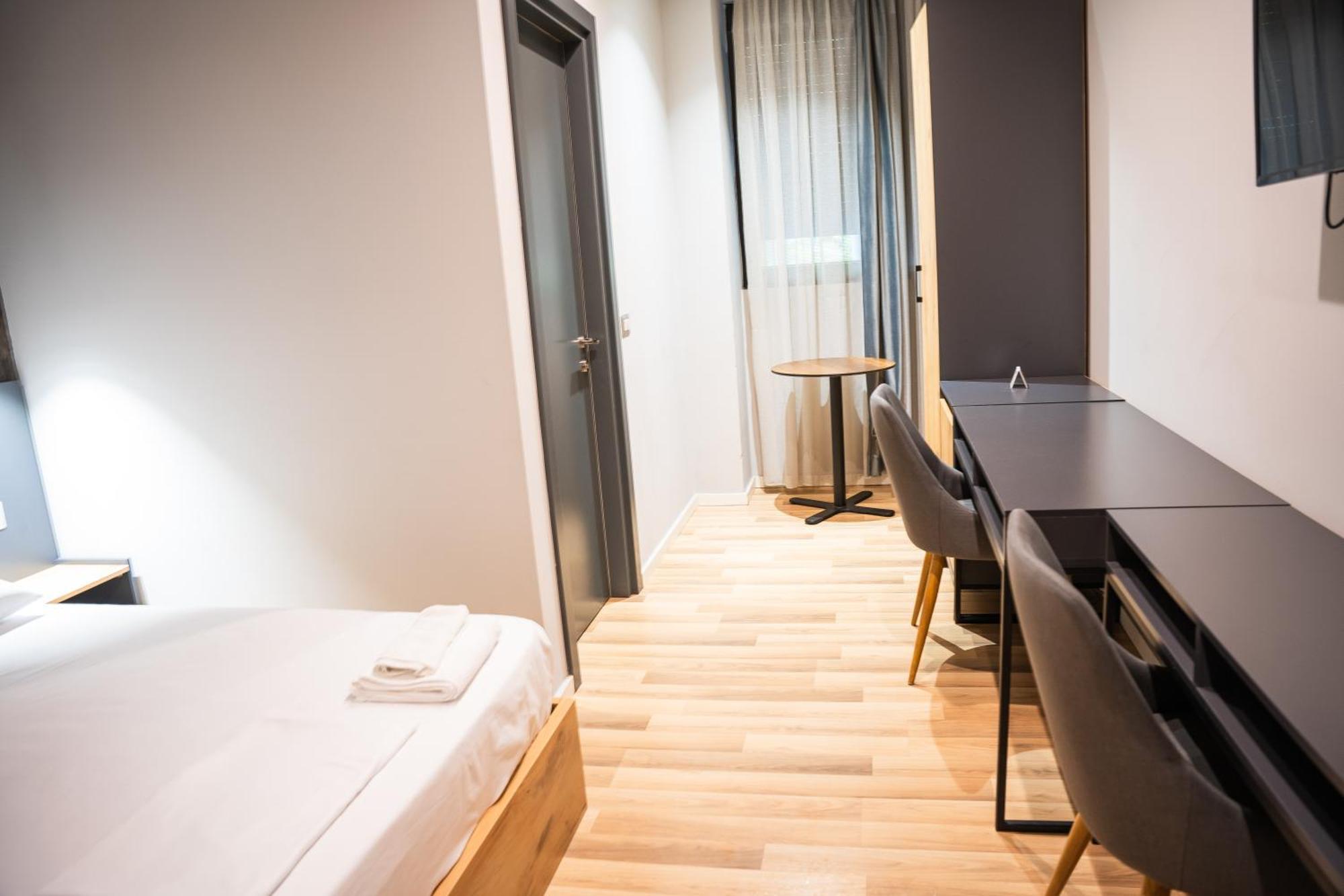 Center Boutique Hotel 티라나 외부 사진