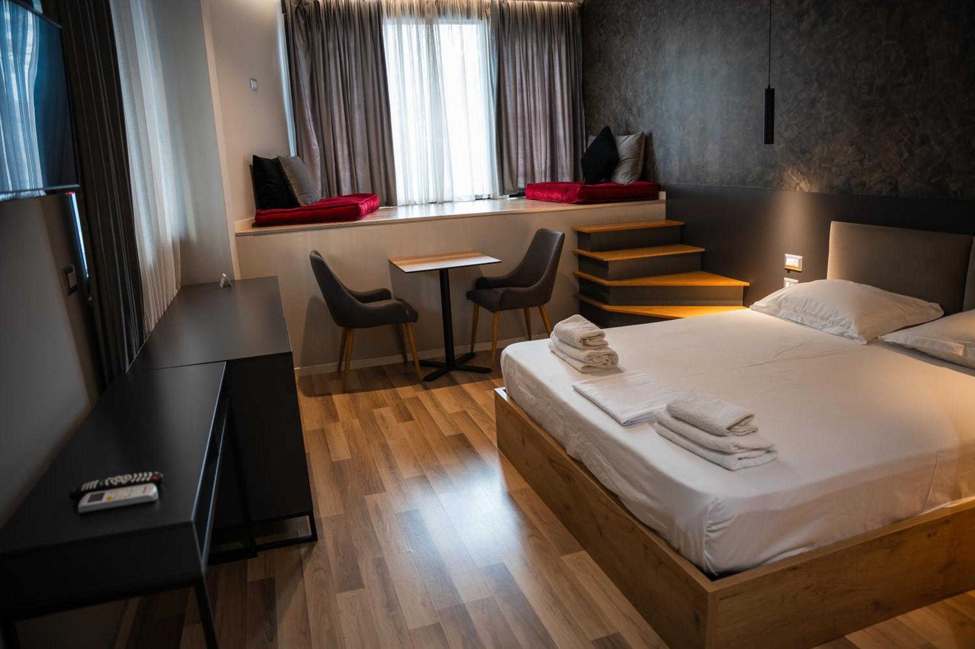 Center Boutique Hotel 티라나 외부 사진