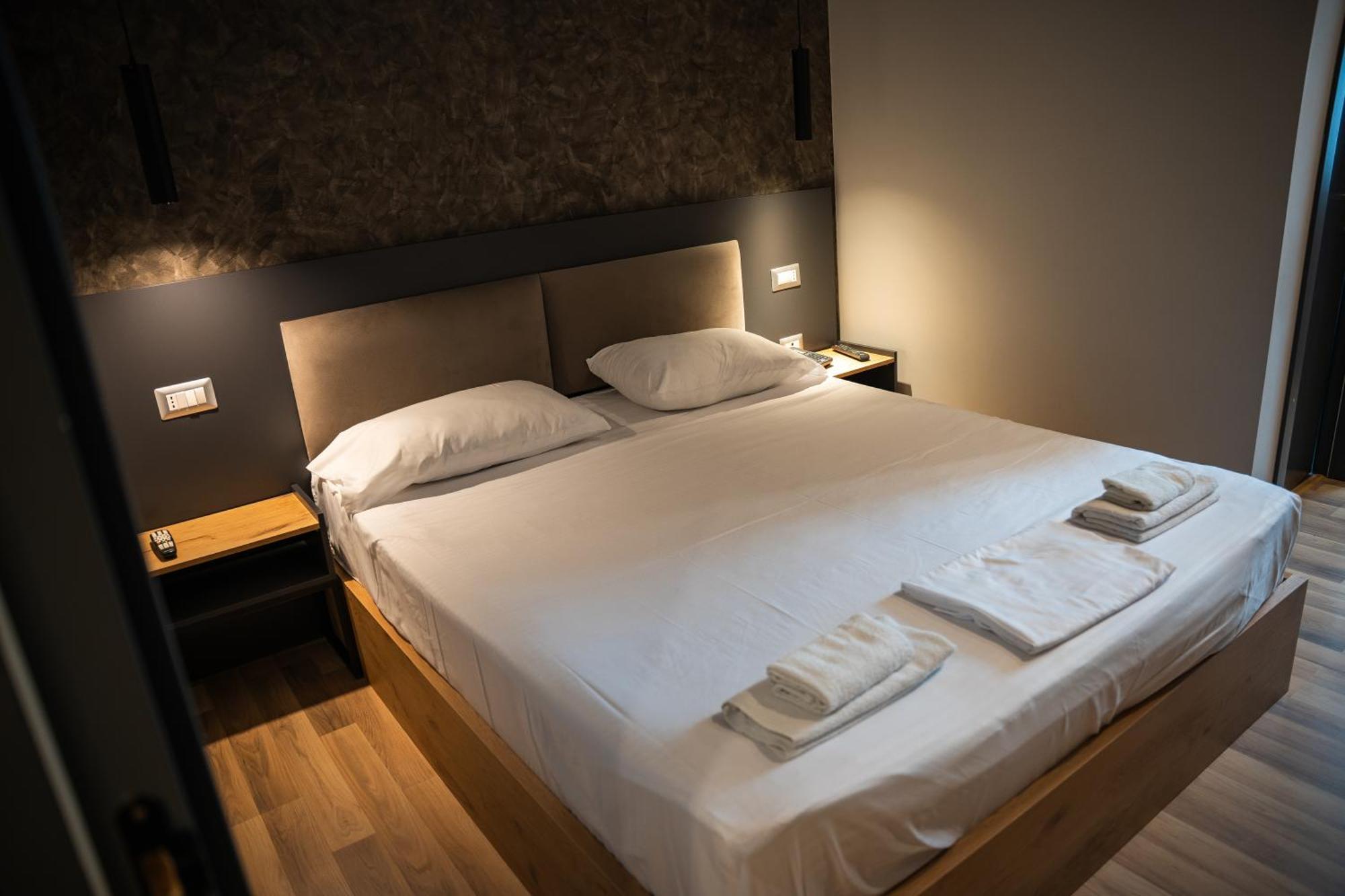 Center Boutique Hotel 티라나 외부 사진