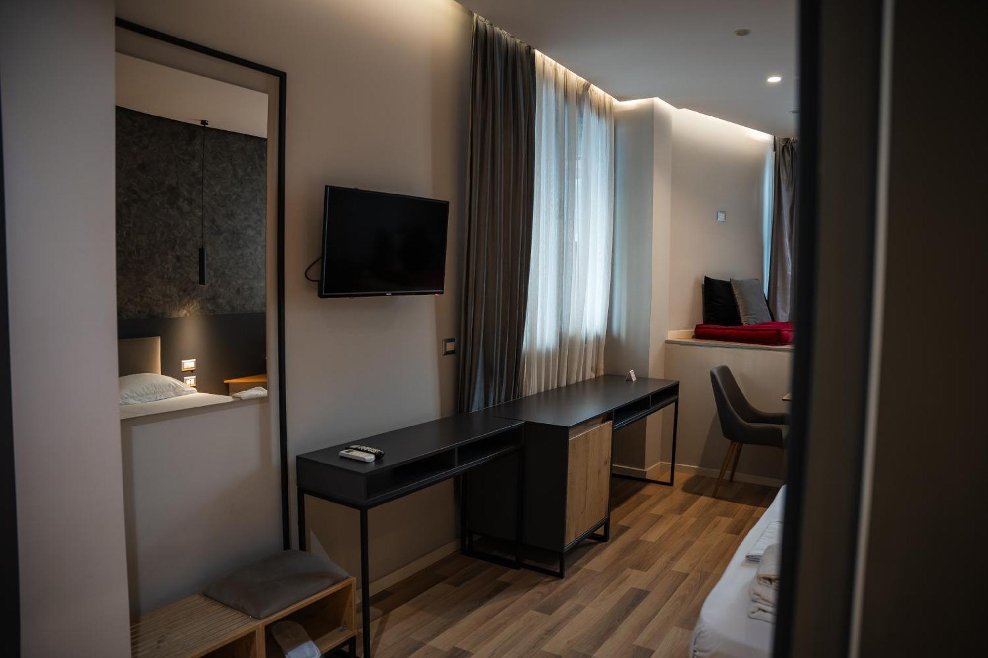 Center Boutique Hotel 티라나 외부 사진