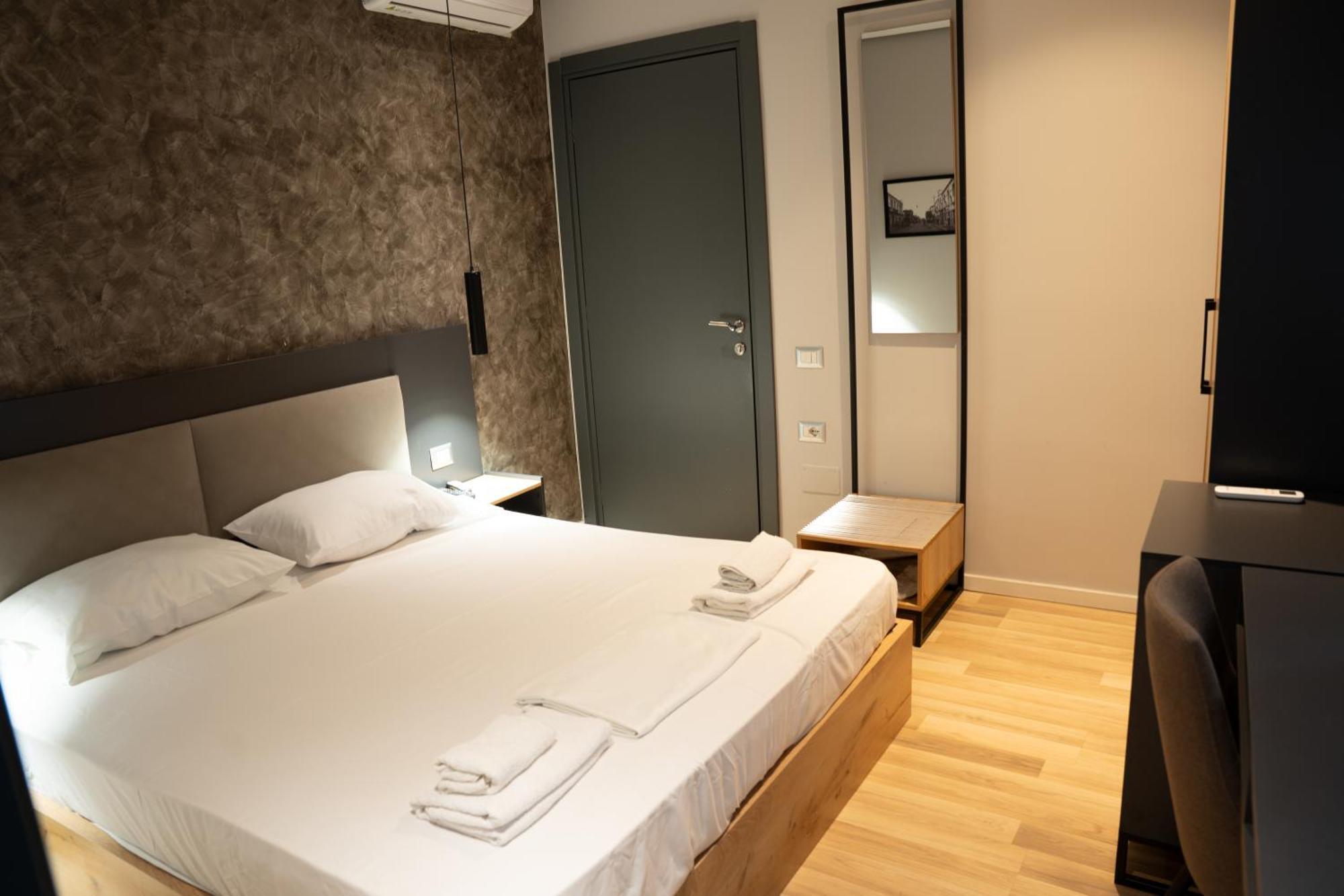Center Boutique Hotel 티라나 외부 사진